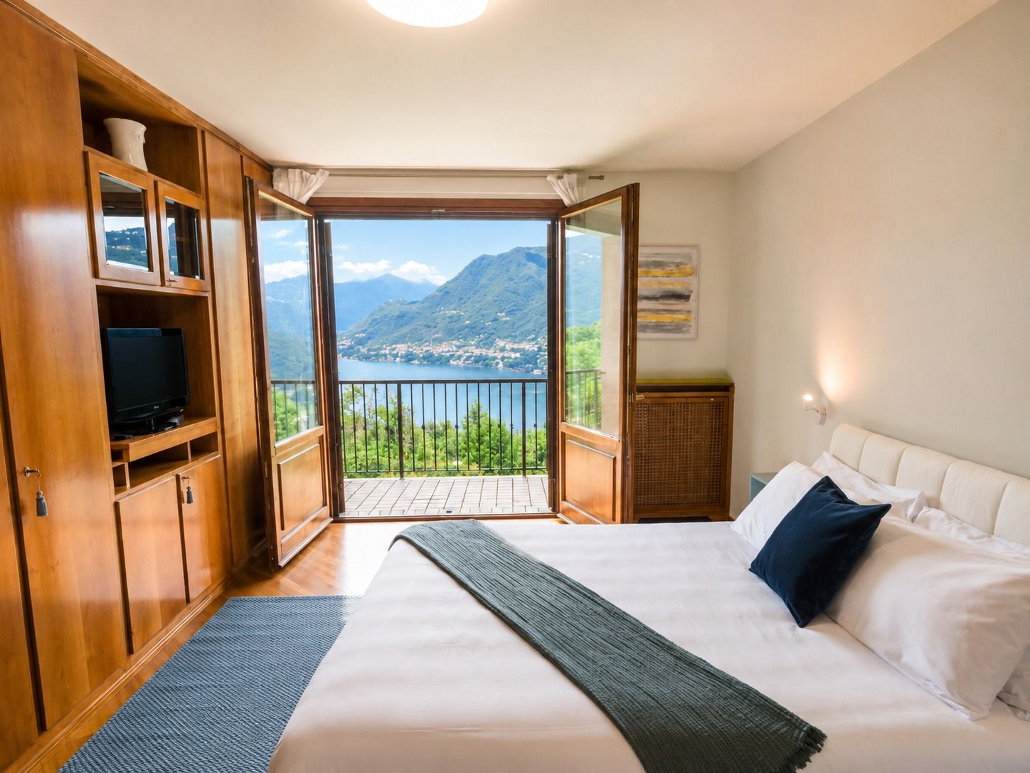 Bedroom opening onto a balcony over Lake Como